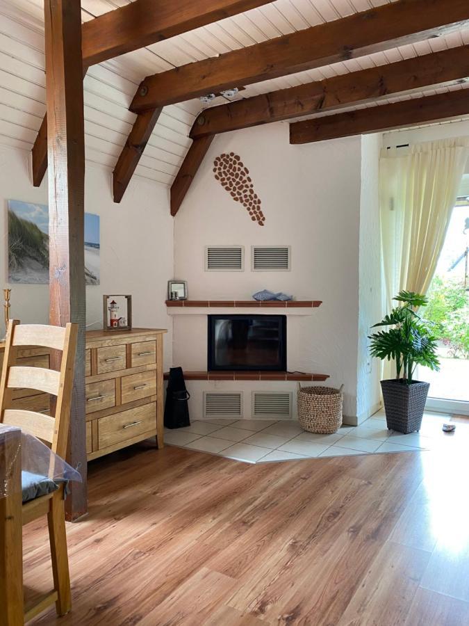 Ferienhaus Robbe Dorum Екстериор снимка